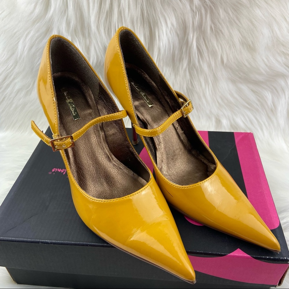 WOMAN HIGH HEELS
